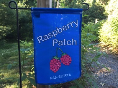Garden Flag: Raspberry Patch